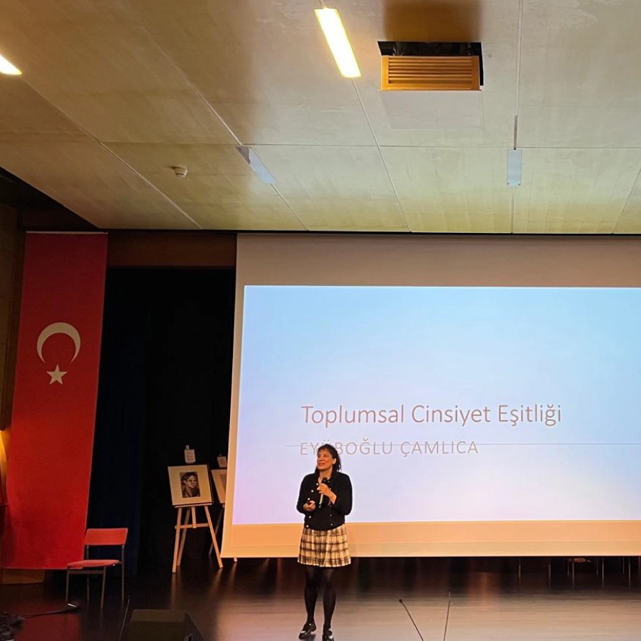 Dünya Kadınlar Günü Zirvesi! 